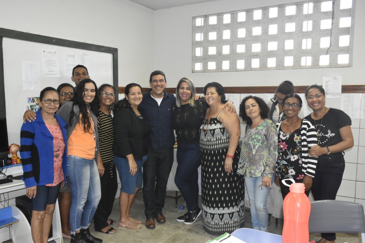 Camacã: Projeto Encontro com Escritor visita o Grupo Escolar Luíza Vargens

